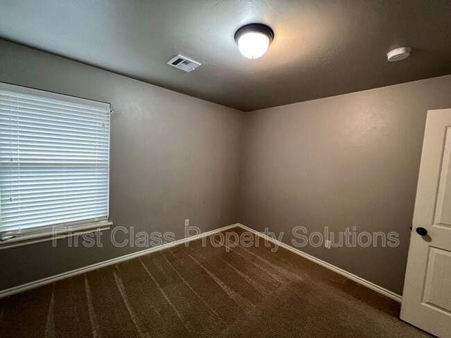 Building Photo - 129 Ashley Dr