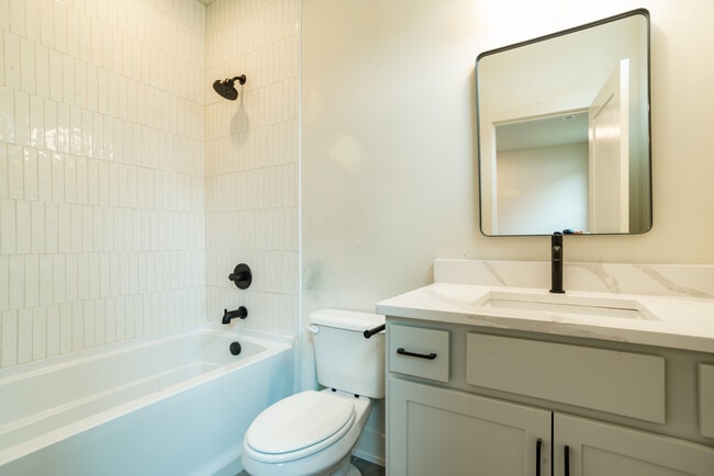 Building Photo - 979 Dozier Pl