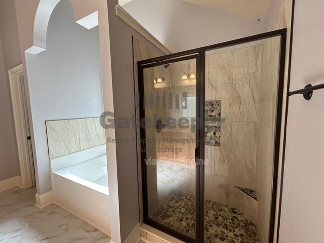 Building Photo - 124 Village Pl