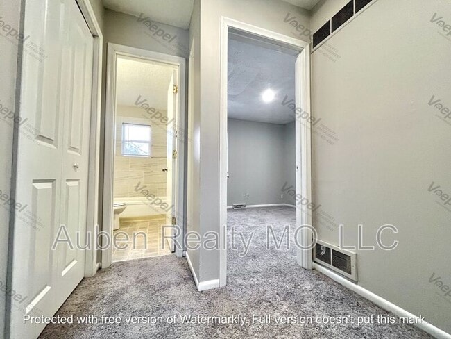 Building Photo - 7211 Montana Ave