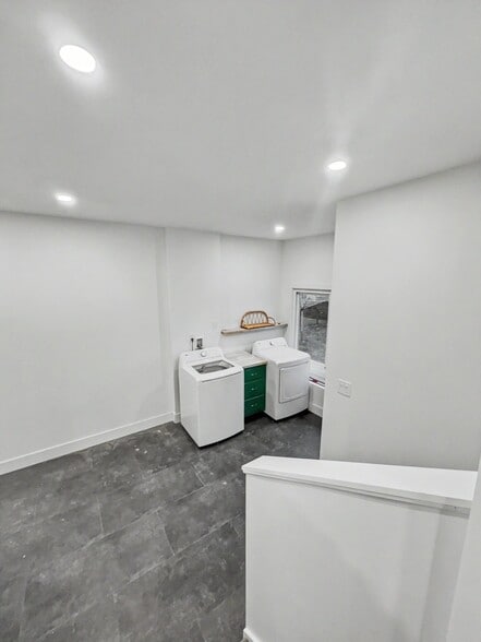 Building Photo - 10151 E Grandview Rd