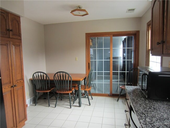 Building Photo - 3304 Baer Beach Rd