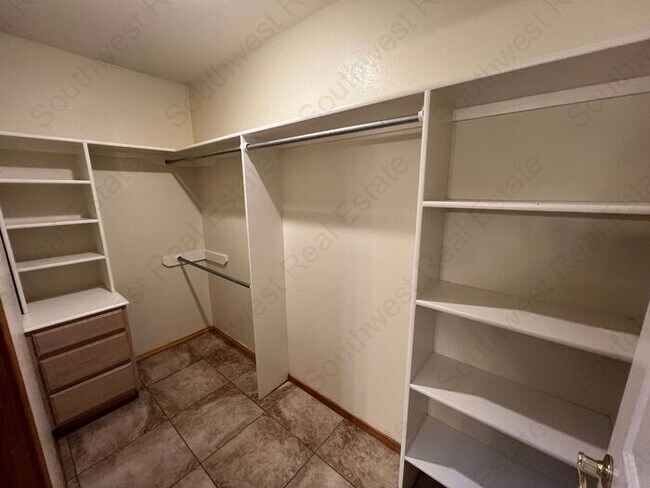 Building Photo - Beautiful 2 Bedroom 2 Bathroom Home- Colonial Park Area