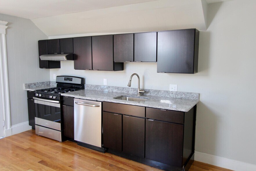 Building Photo - 508 Revere St