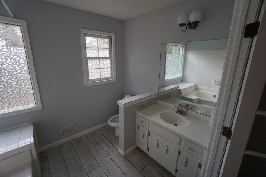 Building Photo - 3904 Dollar Cir