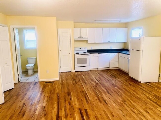 Building Photo - 50 Nancy St