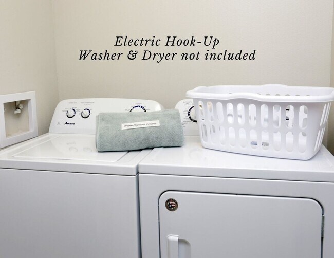 Building Photo - 3 Bedroom, Single-story Townhomes for rent in Marshalltown, IA