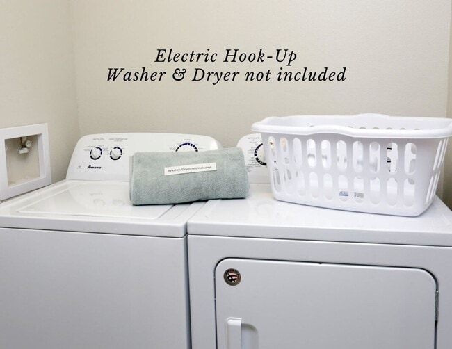 Building Photo - 3 Bedroom, Single-story Townhomes for rent...