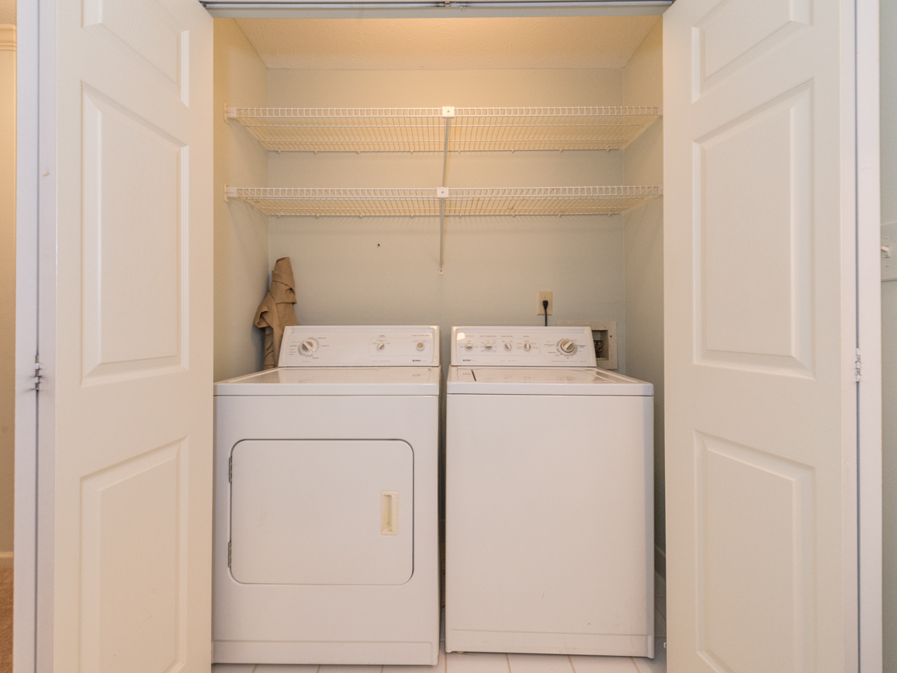 Washer&Dryer - 4217 Pine Heights Dr NE