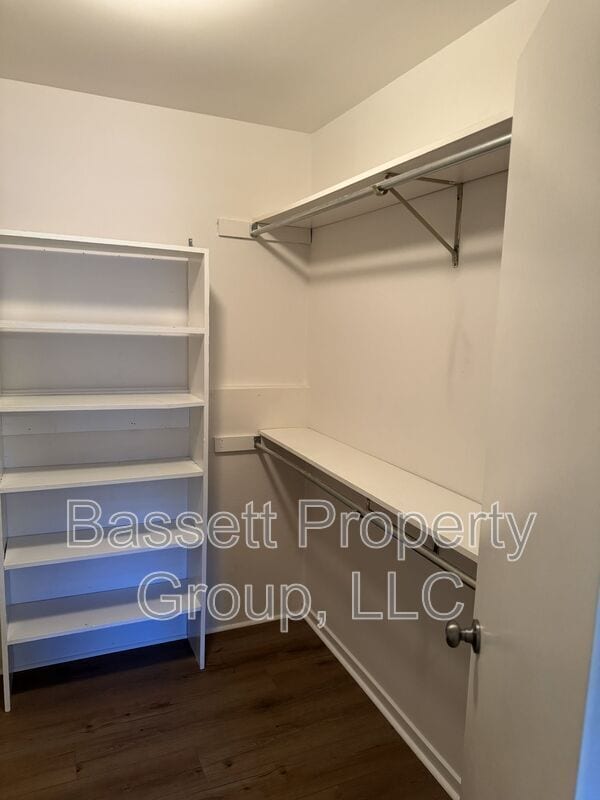 Building Photo - 1739 River Front Dr