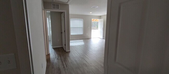 Building Photo - 9514 Camel Dr