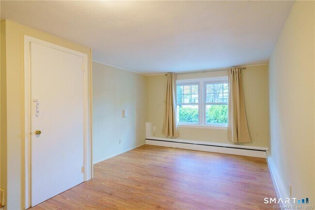 Building Photo - 33 Sky View Dr