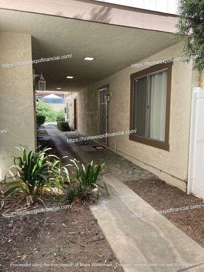 Building Photo - 1220 S Cypress Ave