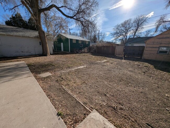 Building Photo - 323 Park St