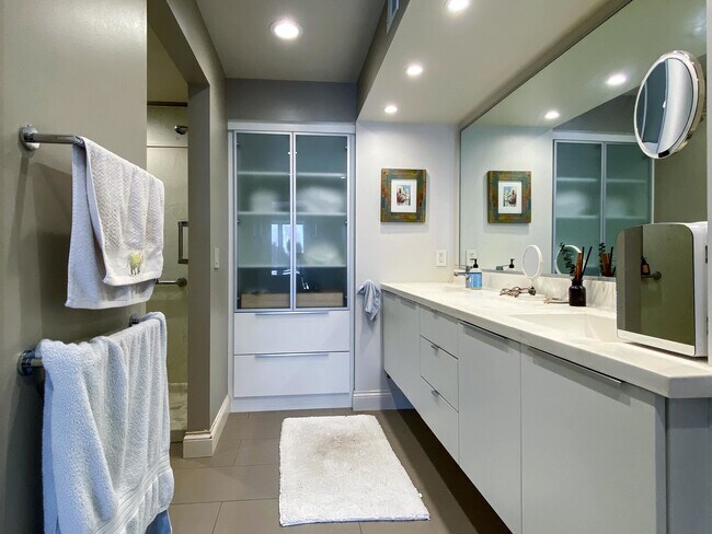 Building Photo - 601 N Segoe Rd