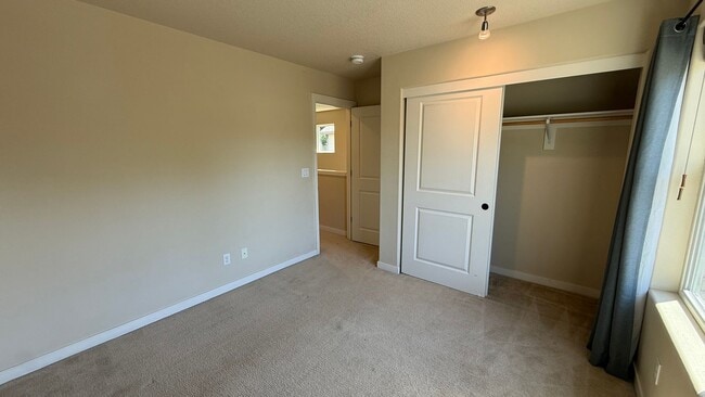 Building Photo - Beautiful 4-Bedroom Home for Lease in the ...