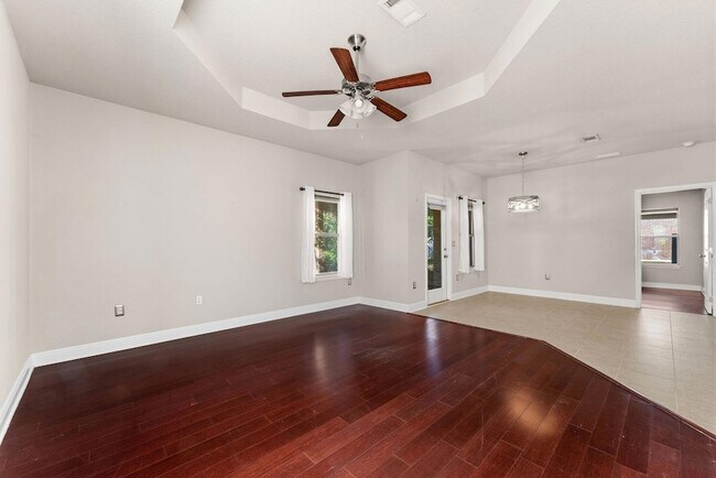 Building Photo - 554 Camellia Ct