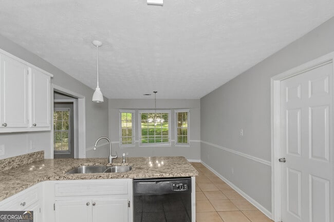 Building Photo - 213 Robin Ln