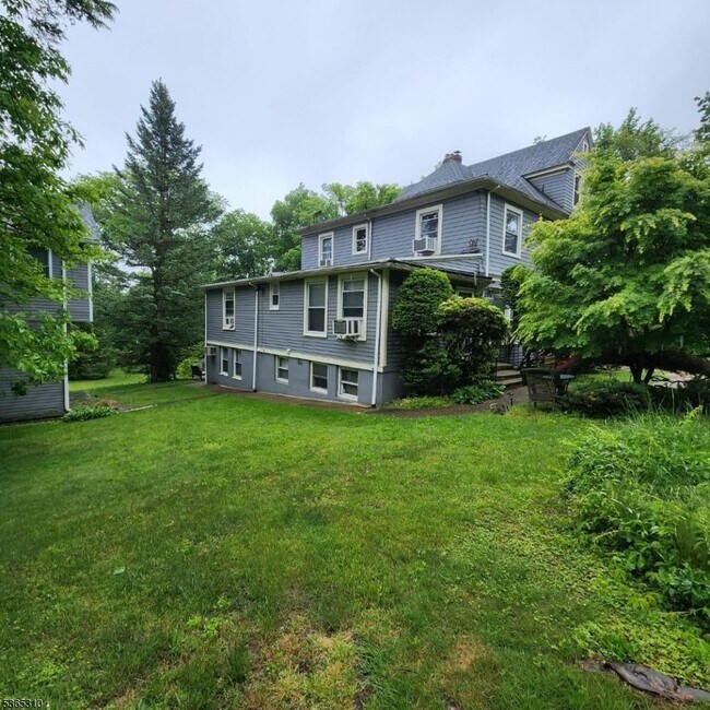 Building Photo - 1283 Valley Rd