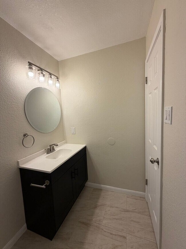 Building Photo - 308 Sorrell Dr