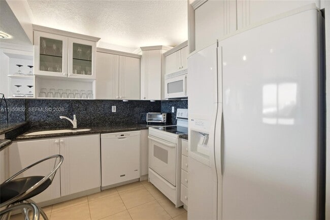 Building Photo - 465 Ocean Dr