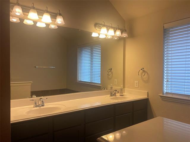 Building Photo - 2712 Lake Ridge Dr