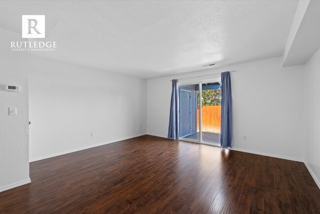 Building Photo - 826 Bennett Ave