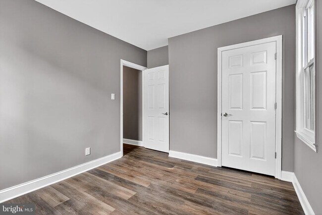 Building Photo - 15 Adella Ave
