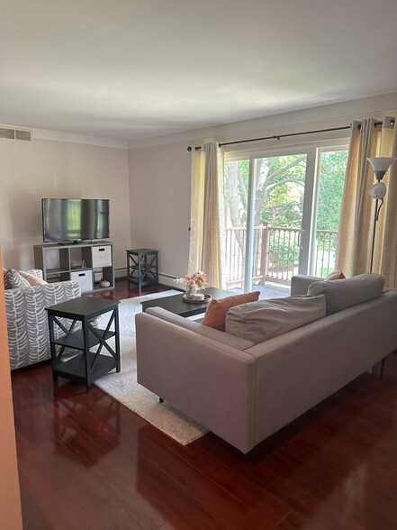 Primary Photo - 1217 Island Dr