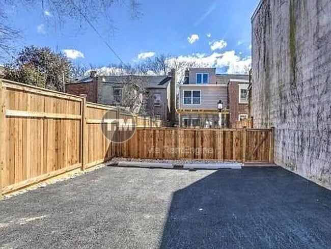 Building Photo - 255 New Holland Ave