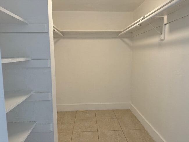 Building Photo - For Rent - Recently Remodeled 1/1 Condo - Great location in Kendall - $1,750