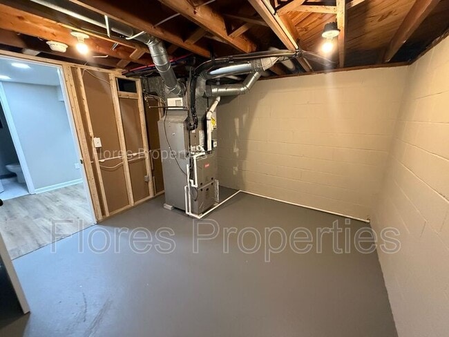 Building Photo - 1136 Pauline Ave