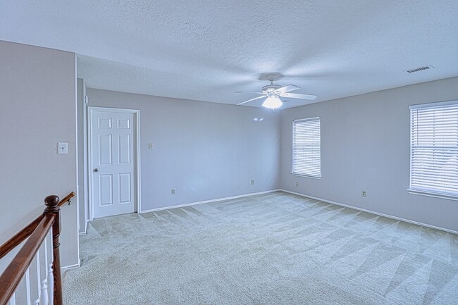 Building Photo - 427 Birch Hill Dr