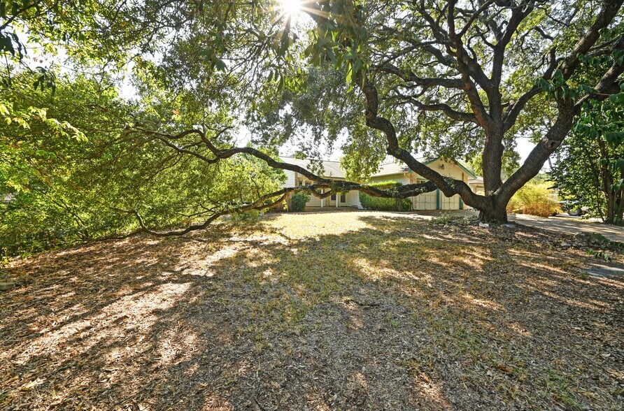 Building Photo - 6201 Hillston Dr