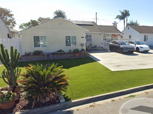 Building Photo - 11762 Brookshire Ave