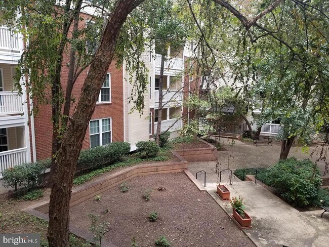 Building Photo - 1504 Lincoln Way