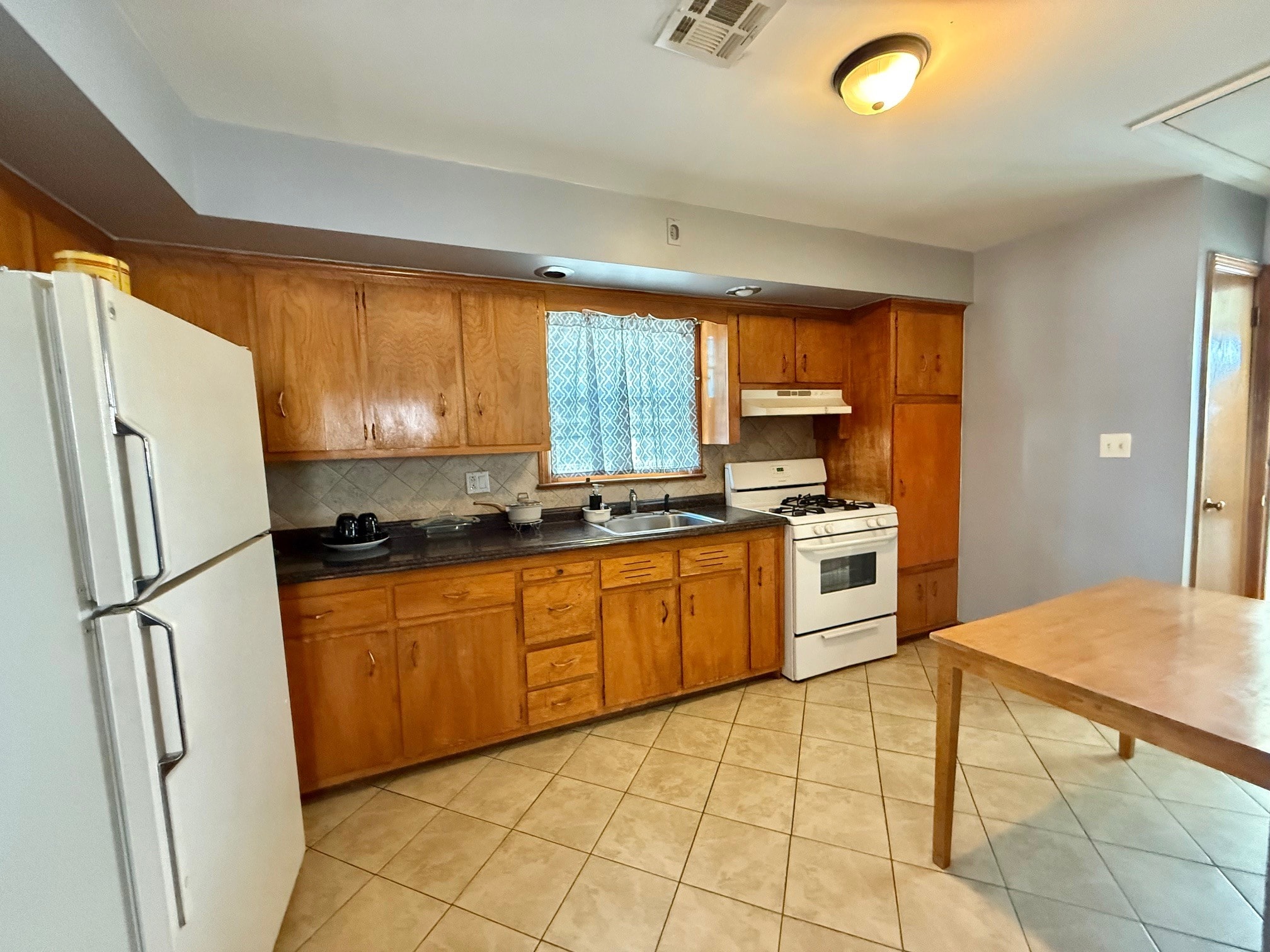 Building Photo - 749 Cleveland Ave