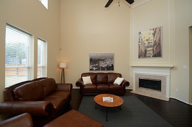 Building Photo - 5002 Hearth Hollow Ln