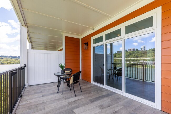 Building Photo - 617 Manhattan Blvd