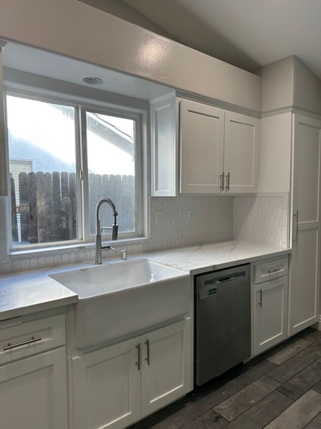 Building Photo - Northwest Bakersfield - Rosedale Home