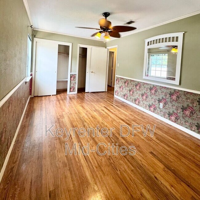 Building Photo - 2505 Crestview Cir