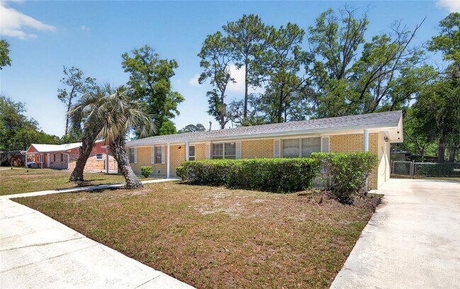 Building Photo - 3907 NW 21st St
