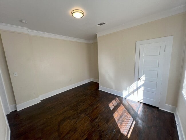 Building Photo - Charming 3-Bedroom Home Near Baton Rouge G...