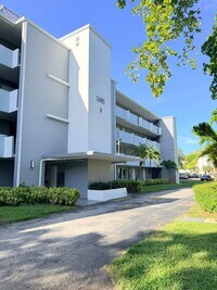 Building Photo - Location Location! Section 8 Welcome! Annual Rental Available
