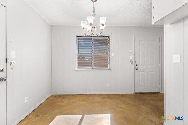 Building Photo - 222 Redbud Ln