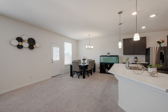 Building Photo - Comfort Meets Convenience in a Well-Located Home