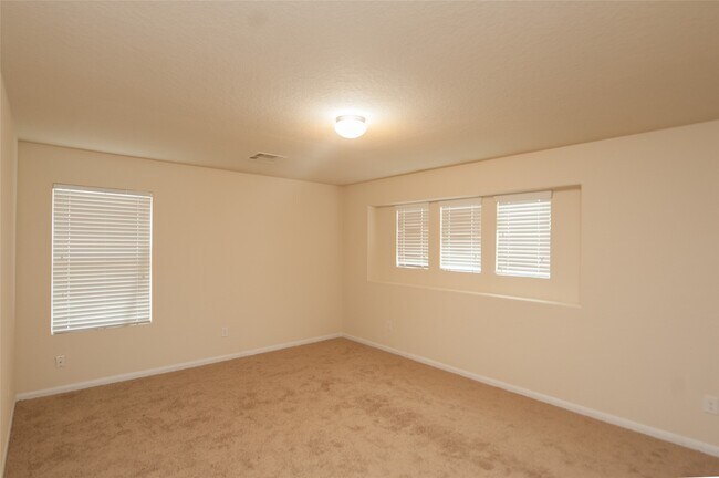 Building Photo - 18519 Each Elm Way