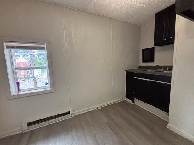 Building Photo - 106 High