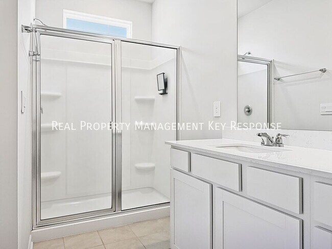 Building Photo - 2042 Live Oak Dr