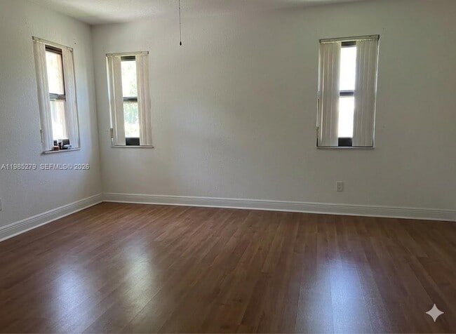 Building Photo - 633 NE 2nd St